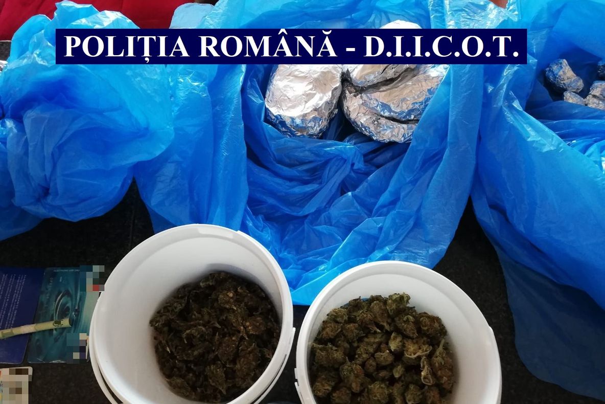 Hunedorean, prins în timp ce se droga într-un parc din Timișoara