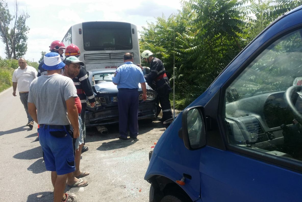Hunedoreni, implicați într-un grav accident rutier în Timiș