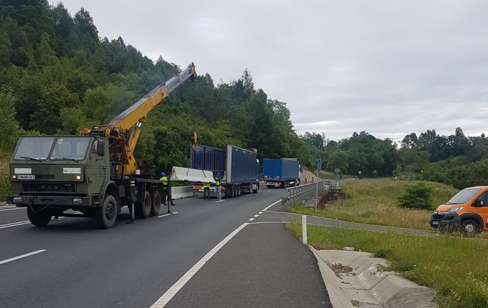 Parapeți axiali în zona Bănița - Merișor, pe DN 66