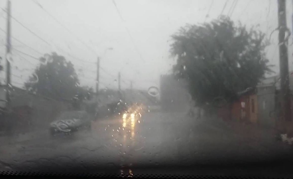 Judeţul Hunedoara, sub Cod galben de ploi. Mai multe localităţi, sub avertizare nowcasting