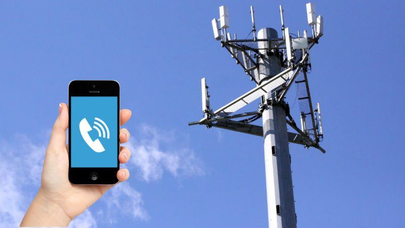 Sute de hunedoreni nu pot apela nici măcar numărul de urgență. Nu există rețele telefonice