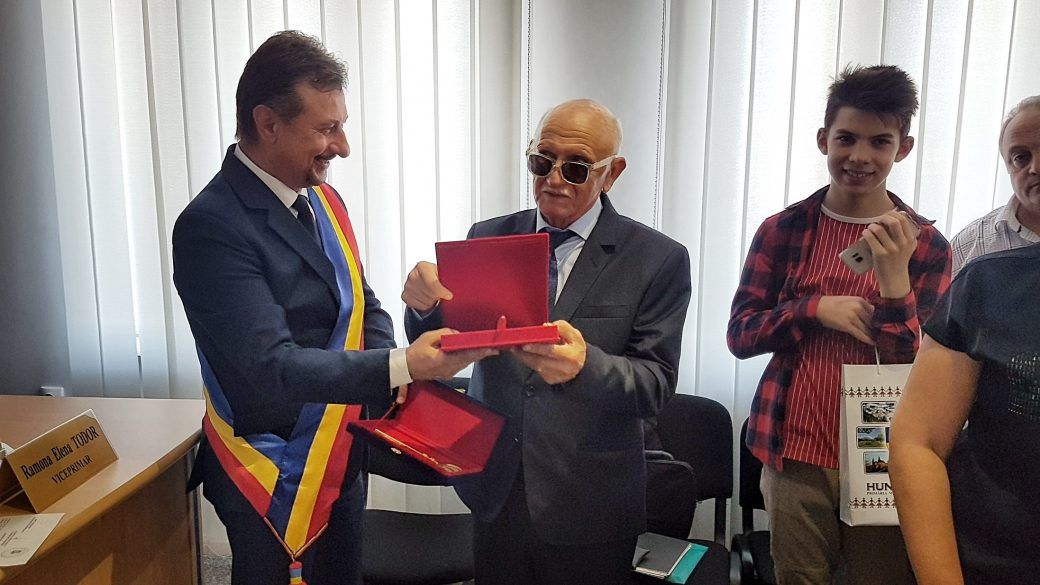 Profesorul de matematică Moise Ursu a primit titlul de „Cetățean de Onoare” al Hunedoarei