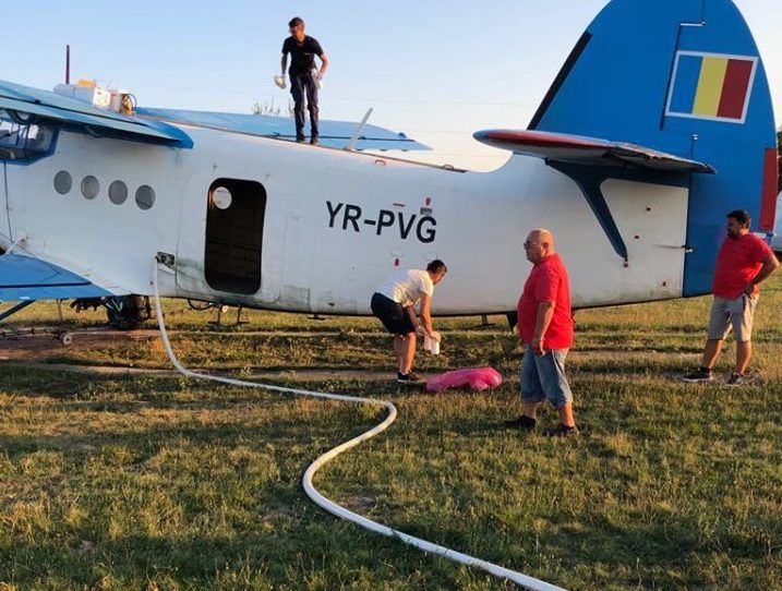 O nouă etapă de dezinsecţie la Deva. S-a stropit din avion împotriva ţânţarilor