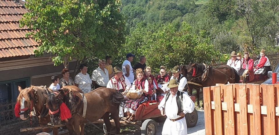 Festivalul „Drăgan Muntean”. Pădurenii petrec pe Dealul Cornetului, la Poienița Voinii