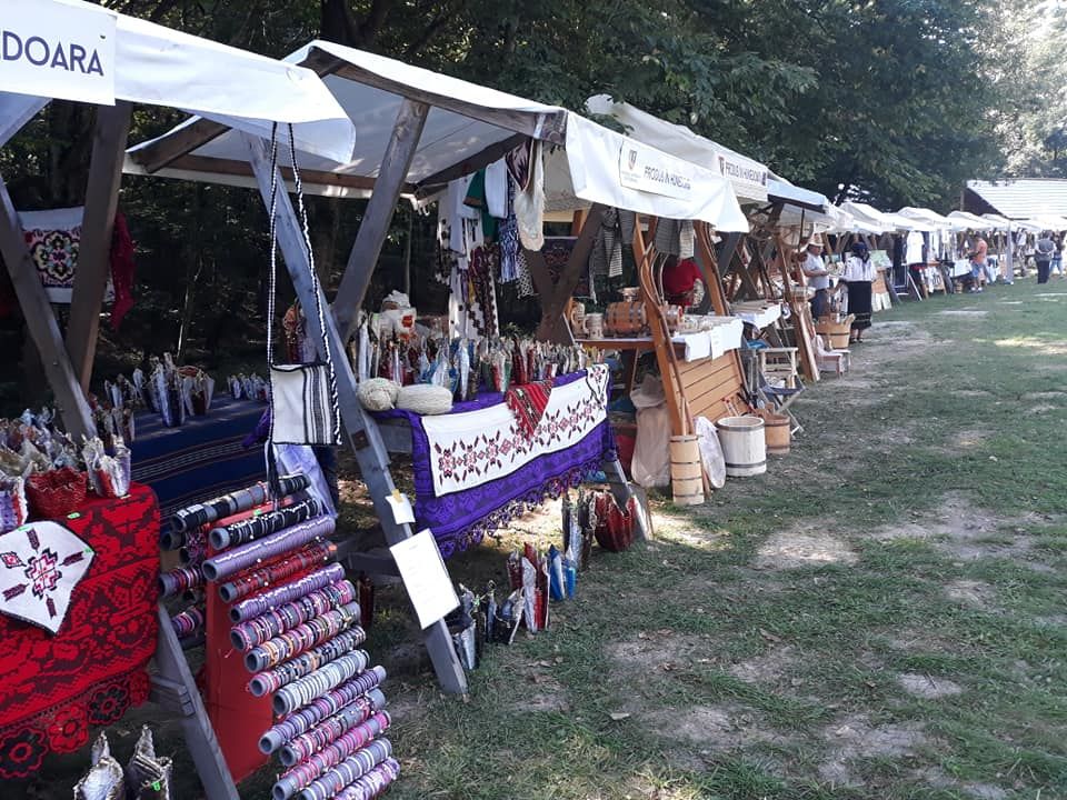 Folclorul hunedorean, reprezentat, cu mândrie, în Dumbrava Sibiului