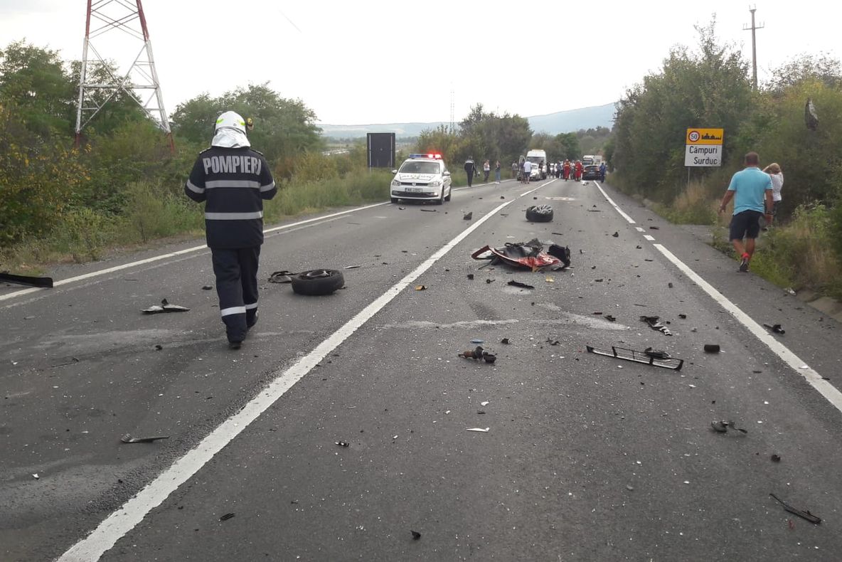 FOTO| Accident tragic pe DN 7, la intrarea în Câmpuri Surduc. Un om a murit, iar alți trei au fost răniți