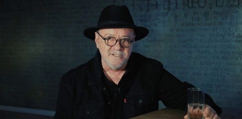 Nicu Alifantis revine la Deva. „Am trecut de foarte multe ori prin acest oraş agăţat de chitara mea”