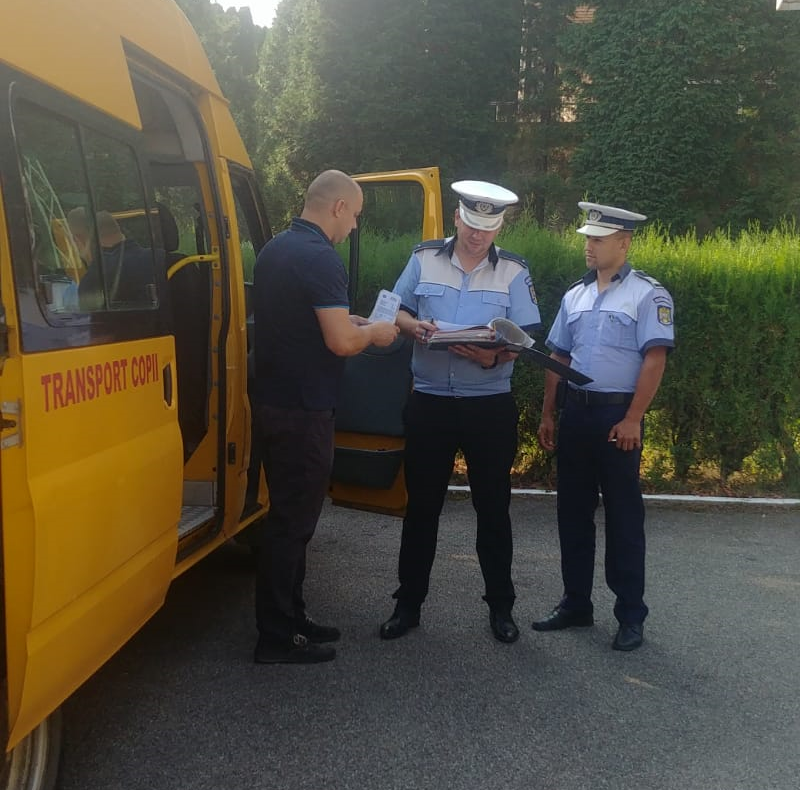 Microbuzele școlare, verificate de polițiști