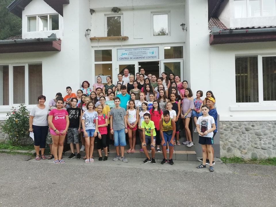 Zeci de elevi descoperă istoria județului