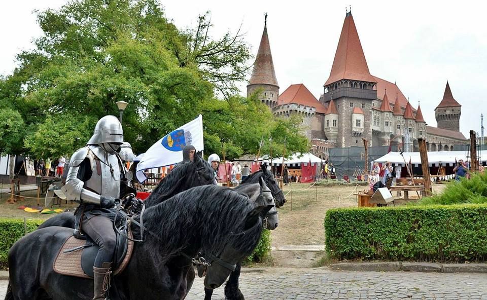 Hunedoara, animată de un festival medieval impresionant. De ce a fost anulată ediţia de anul trecut?