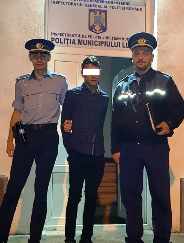 Au furat peste 500 de pachete de țigări