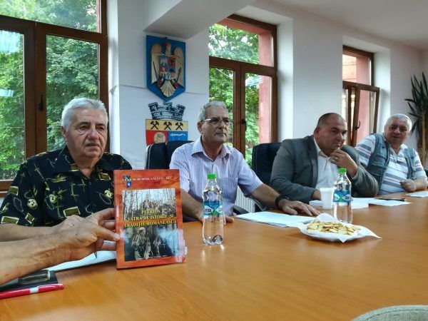 Carte-document despre obiceiurile momârlanilor din Petrila