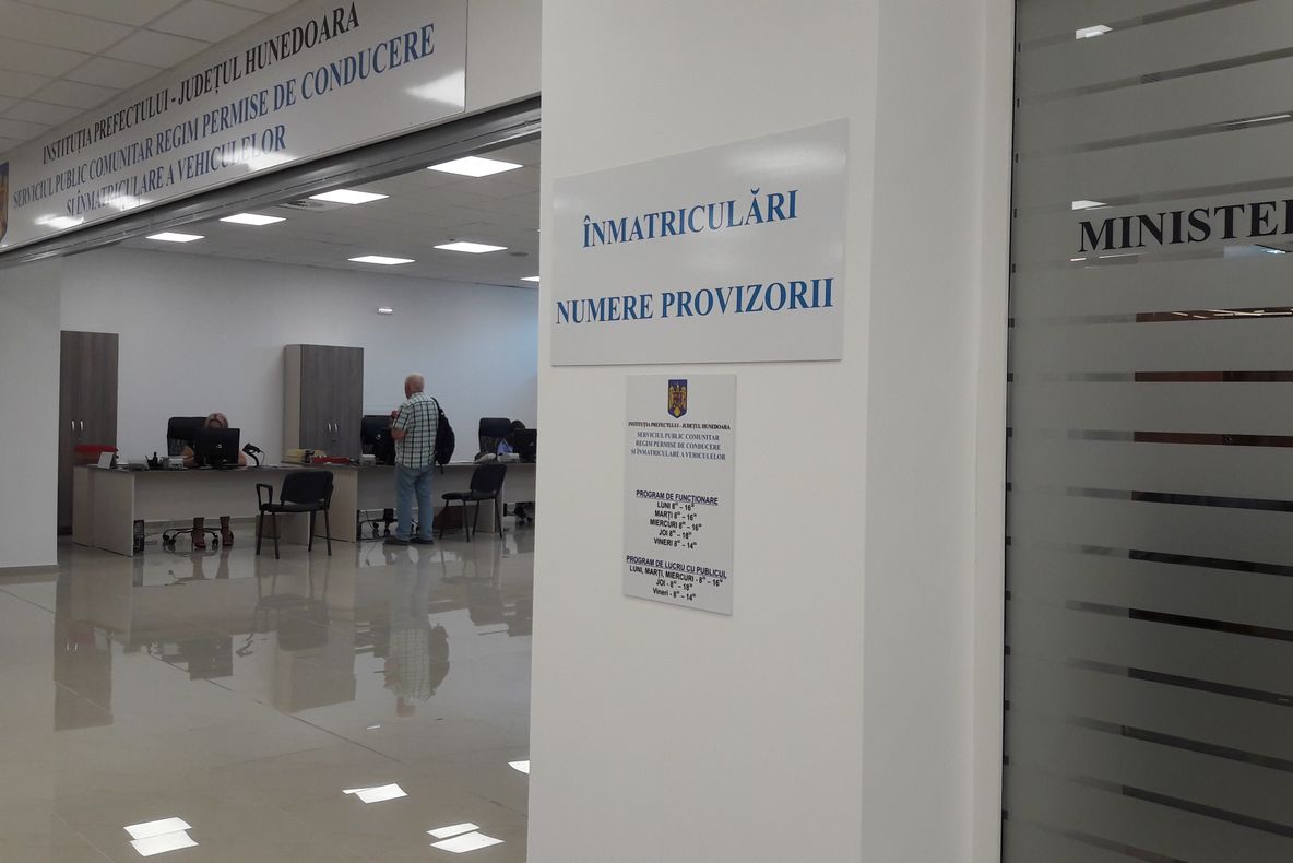 Prefectura Hunedoara nu plăteşte chirie pentru noul sediu al Serviciului de Permise şi Înmatriculări din „Ulpia”