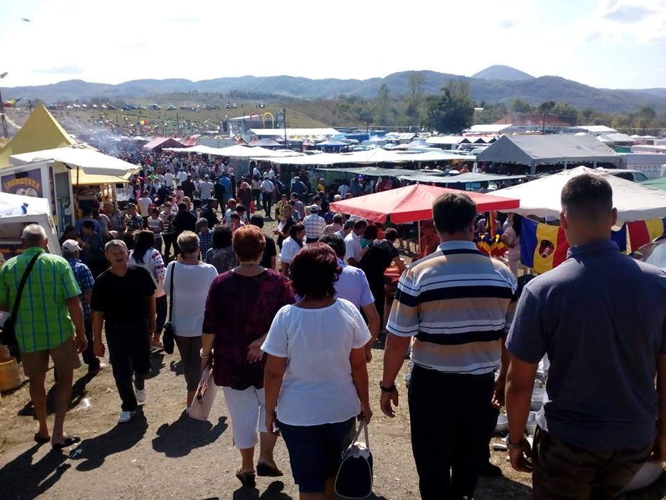 Serbările Naţionale de Ţebea| Maria Ciobanu şi alţi artişti consacraţi, pe scenă. Programul evenimentului