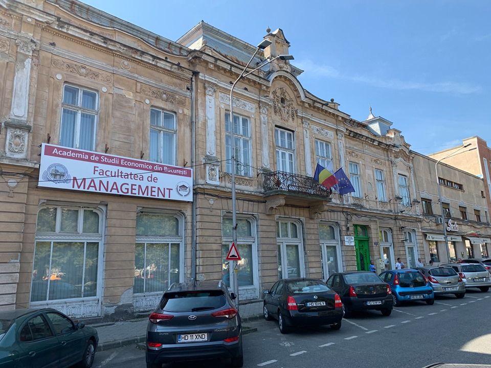 Încep înscrierile la filiala ASE din Deva. Dosarele se pot depune timp de două zile