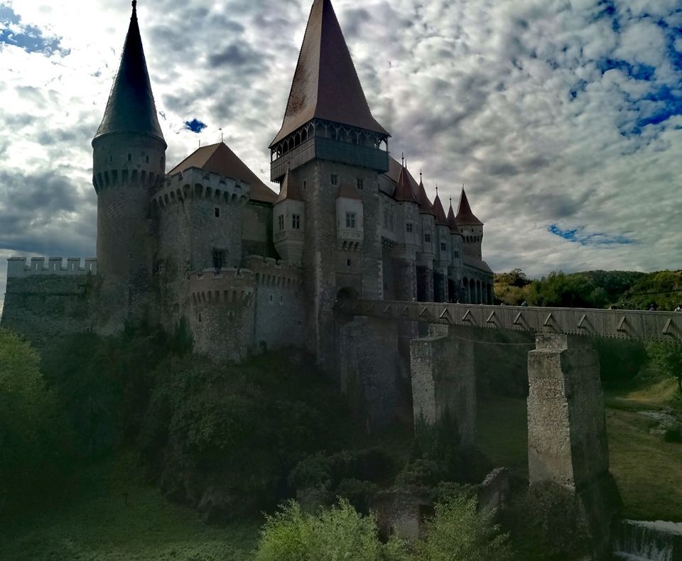 Castelul Corvinilor de la Hunedoara îşi închide porţile mai devreme