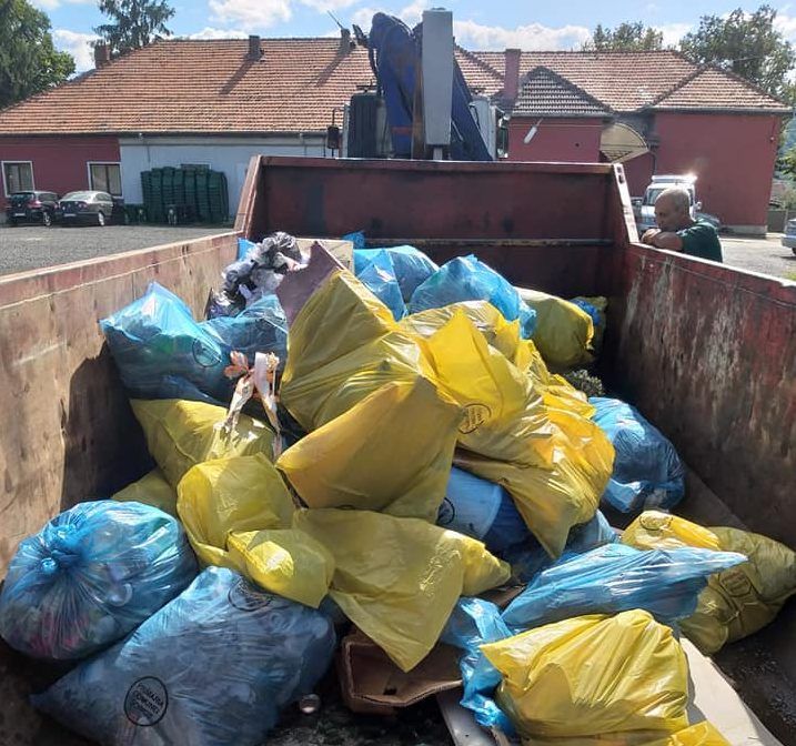„Let's do it, România!”. Peste 3.500 de saci, plini cu gunoaie, adunați în județul Hunedoara