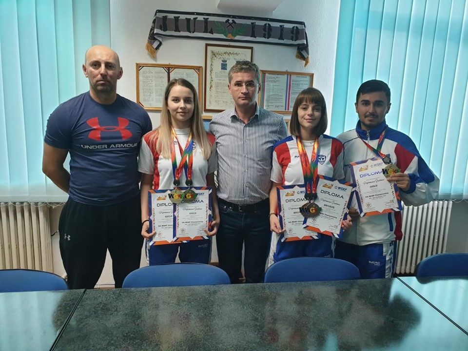 Trei medalii de aur pentru karatiștii de la CSM Petroșani