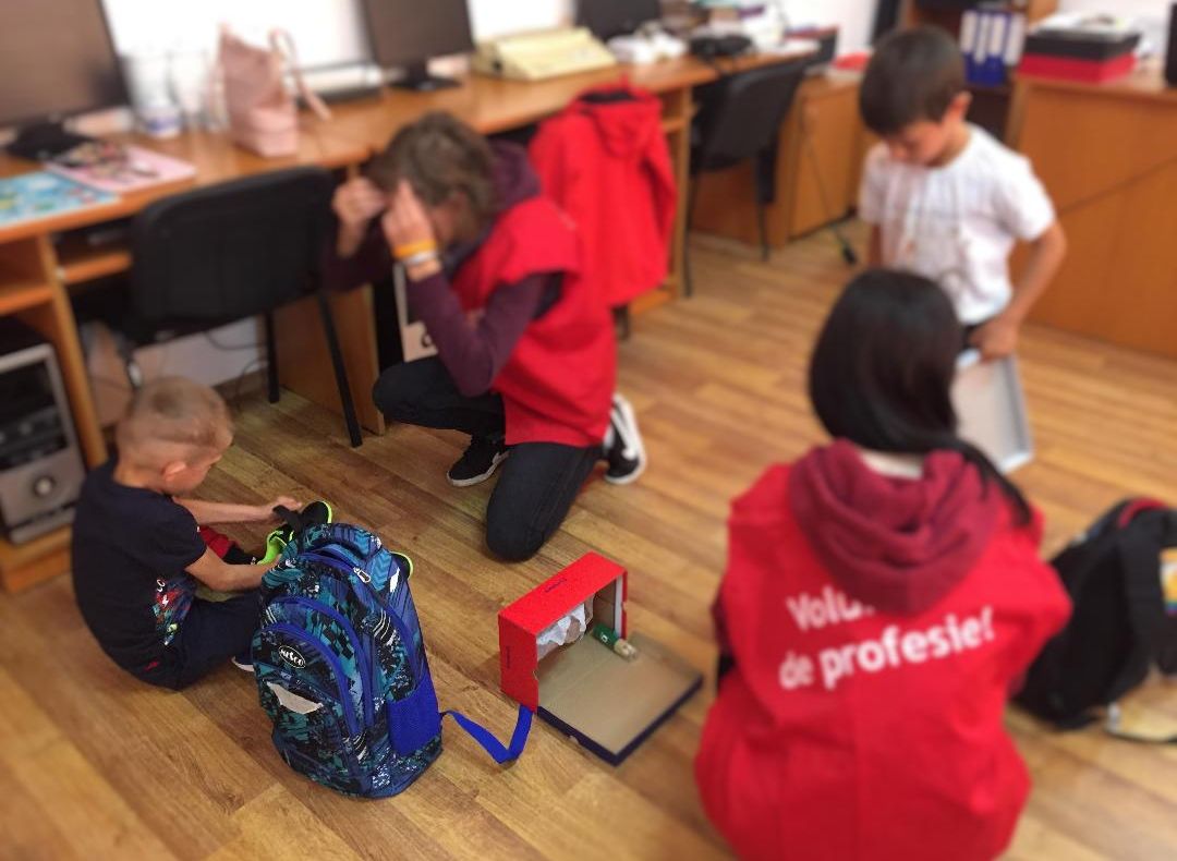 Rechizite pentru elevii nevoiași, din donații