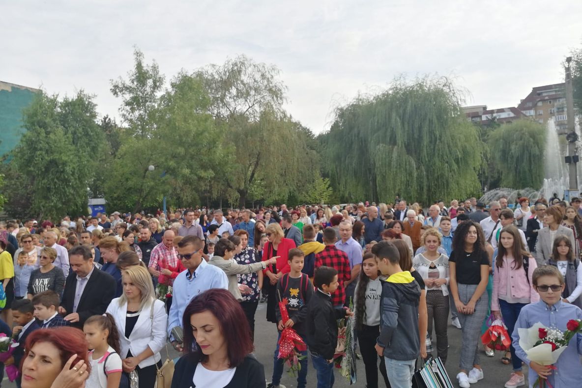 FOTO: Începutul de an școlar, evenimentul unei întregi comunități