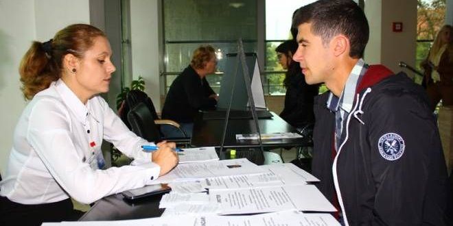 Bursa locurilor de muncă pentru absolvenți: 145 de slujbe oferite, 19 angajări pe loc