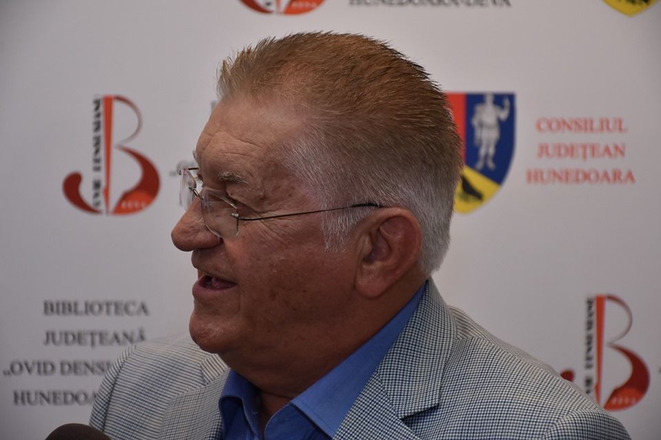 Actorul Dorel Vișan, oaspete al „Salonului Hunedorean al Cărții”