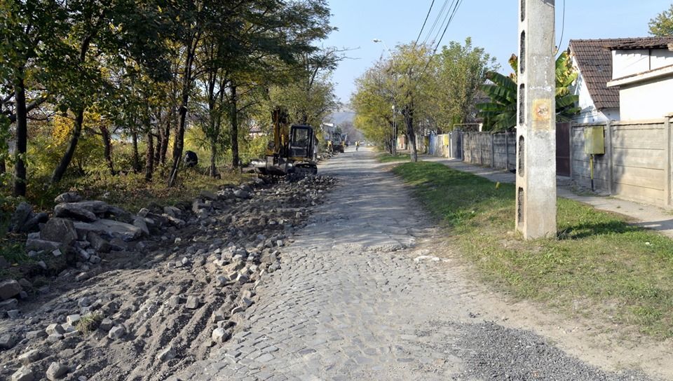 O stradă din Hunedoara care nu a văzut asfaltul niciodată, reabilitată. Și alte artere, modernizate în această perioadă