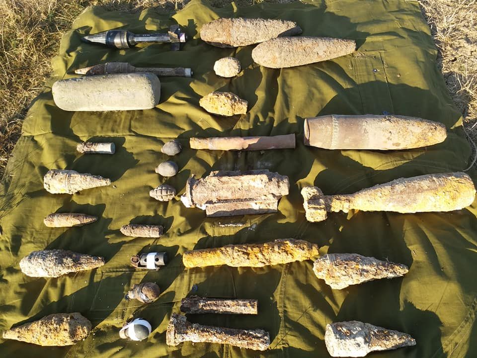 Bummm... pe Dealul Paiului din Deva! Mai multe proiectile, grenade, bombe și o ghiulea de tun, aruncate în aer de pirotehniști