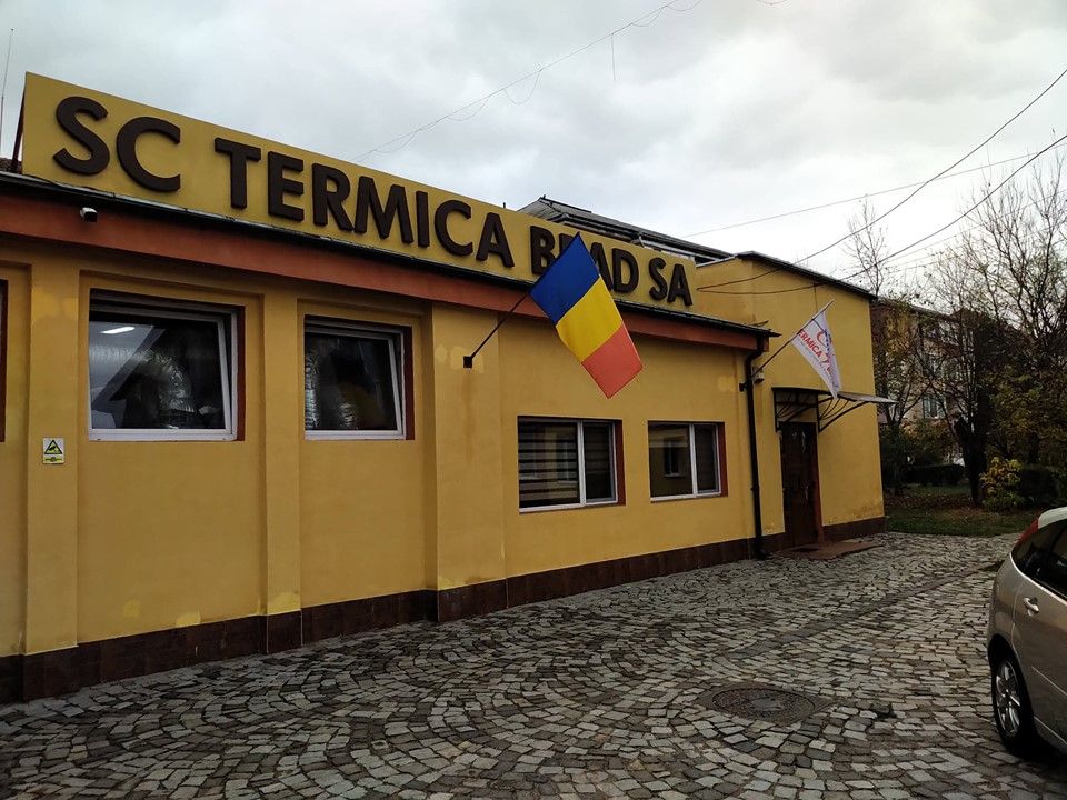 Vine căldura la Brad. A fost pornită centrala care alimentează cu agent termic oraşul