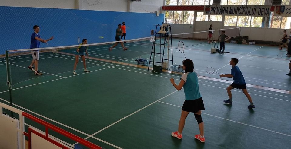 "Cupa de toamnă la badminton – Deva 2019”. Peste o sută de jucători amatori și veterani din patru țări, inclusiv Maroc și China