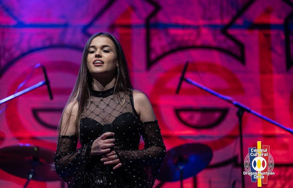 O tânără din Oradea a plecat acasă cu trofeul  „Stelele Cetăţii” 2019 Deva