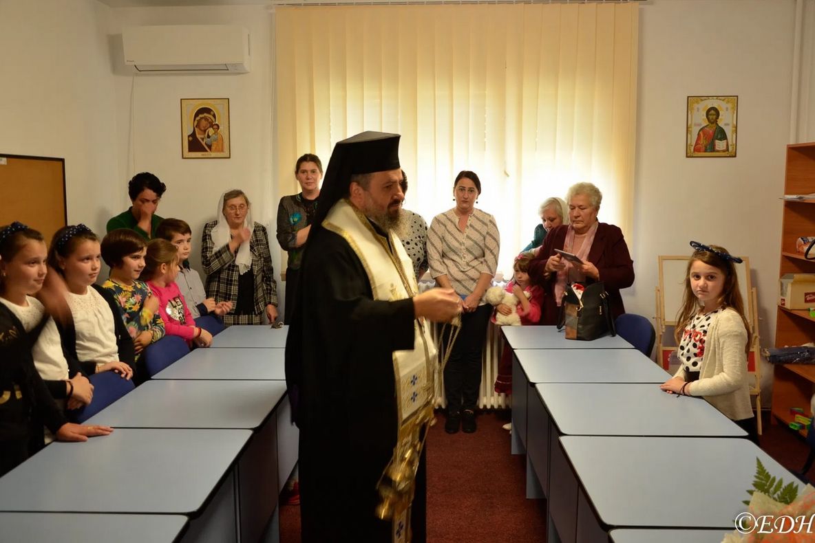 Casă donată de o familie din Brad, transformată în centru social de Episcopia Devei și Hunedoarei