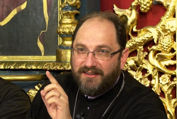 Preotul Constantin Necula îşi lansează cea mai nouă carte la Deva