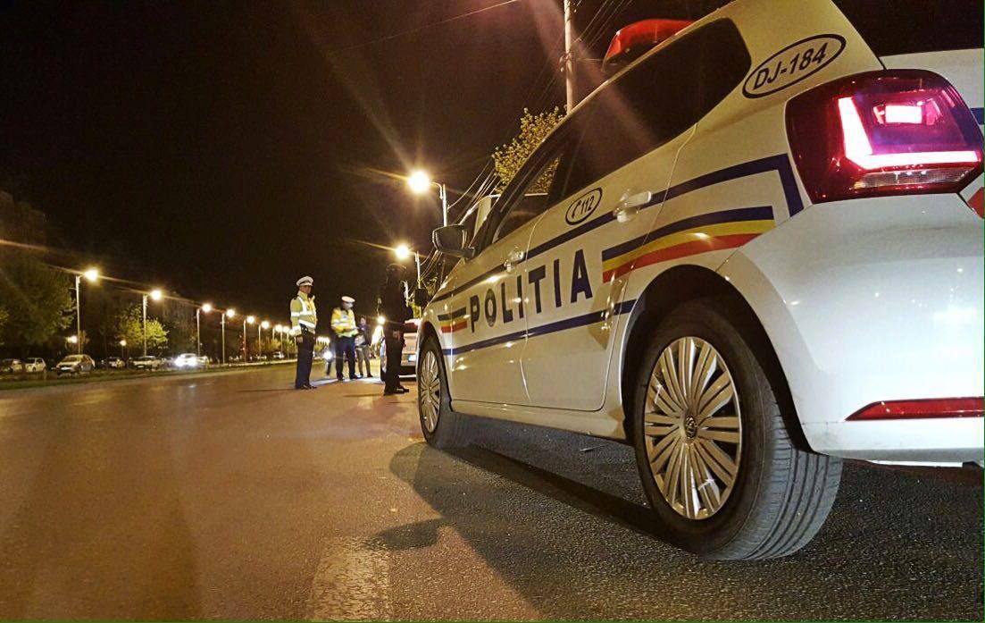 Azi noapte, la Hunedoara. Polițiștii au blocat în trafic mașina condusă de un tânăr