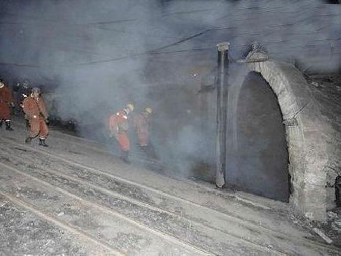 Un miner, vinovat pentru producerea exploziei de la Mina Uricani