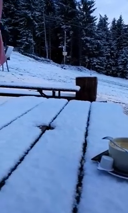 Primul strat de zăpadă s-a așternut în Parâng