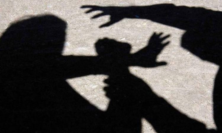 Scandal într-o familie din Bănița. Mamă amenințată de propriul fiu