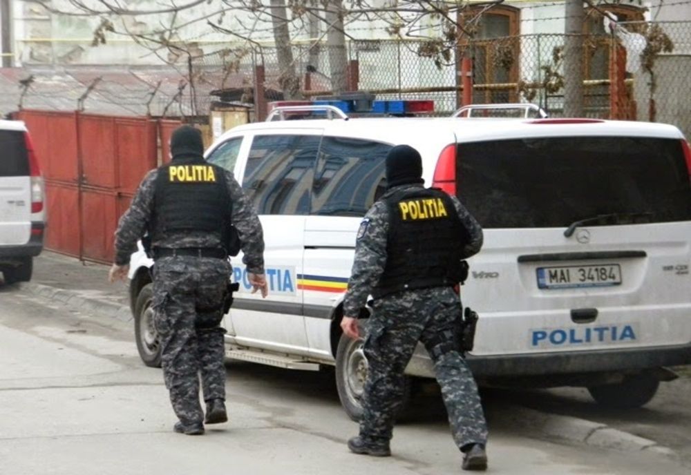 Percheziții cu mascații la Turdaș. Doi tineri, reținuți de polițiștii de la „Transporturi Feroviare”