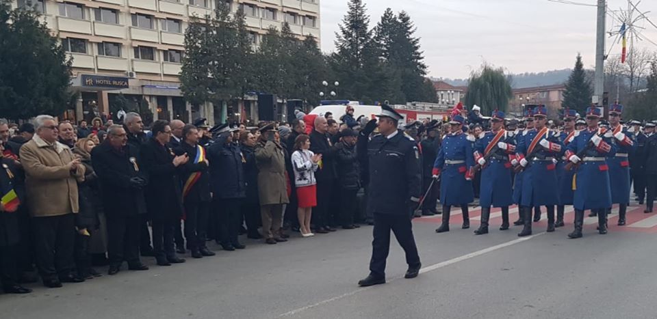 Paradă, un spectacol folcloric și tradiționala fasole cu cârnați, de „Ziua Națională a României”, la Hunedoara