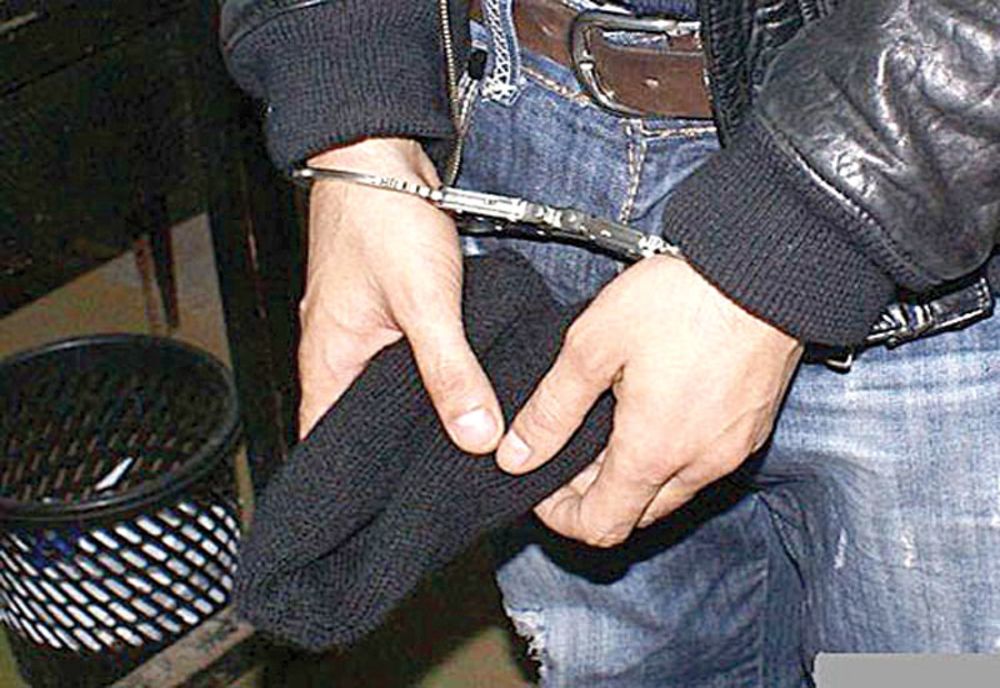 Tânăr din Orăştie, arestat preventiv, după ce a încercat să tâlhărească o femeie de 63 de ani