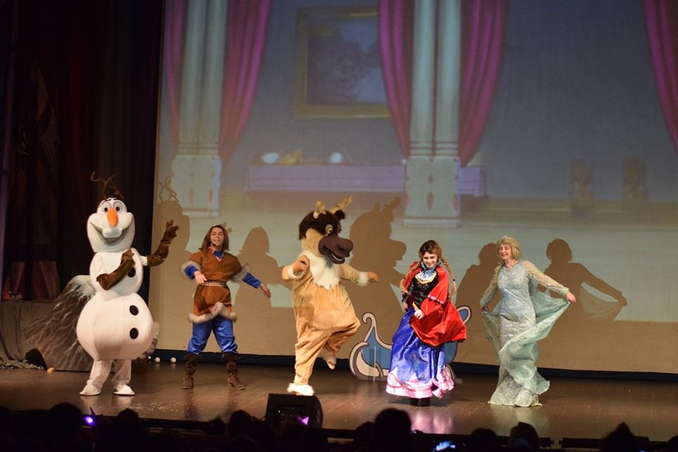 Faimoasele personaje din „Frozen” vin la Deva