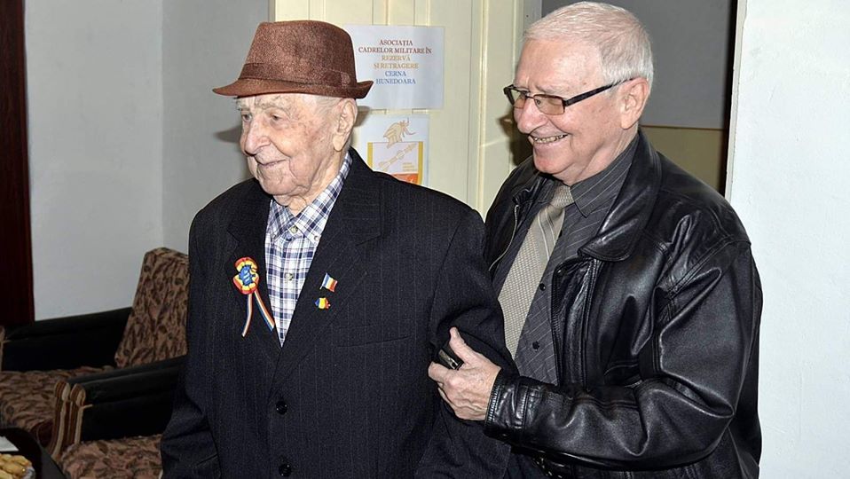 FOTO| Veteranul de război Teodor Iclodean, sărbătorit la împlinirea unui secol de viață