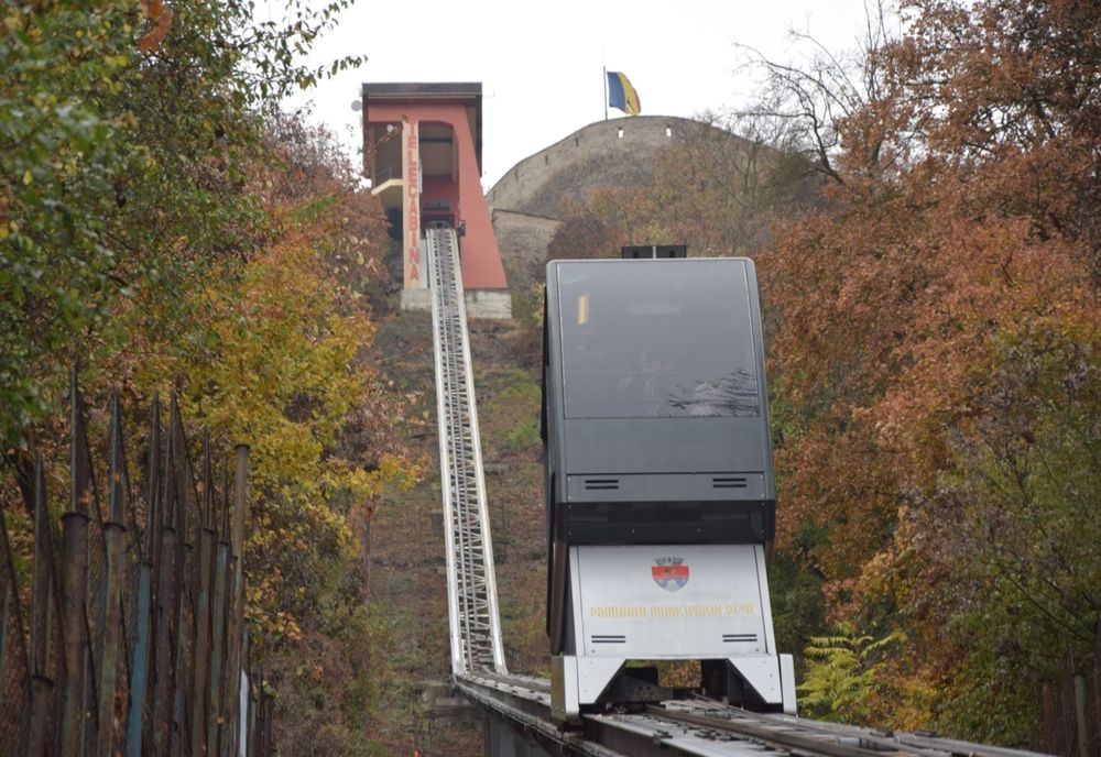 Telecabina de pe Cetatea Devei, pusă în funcțiune mai târziu, joi. Află motivul