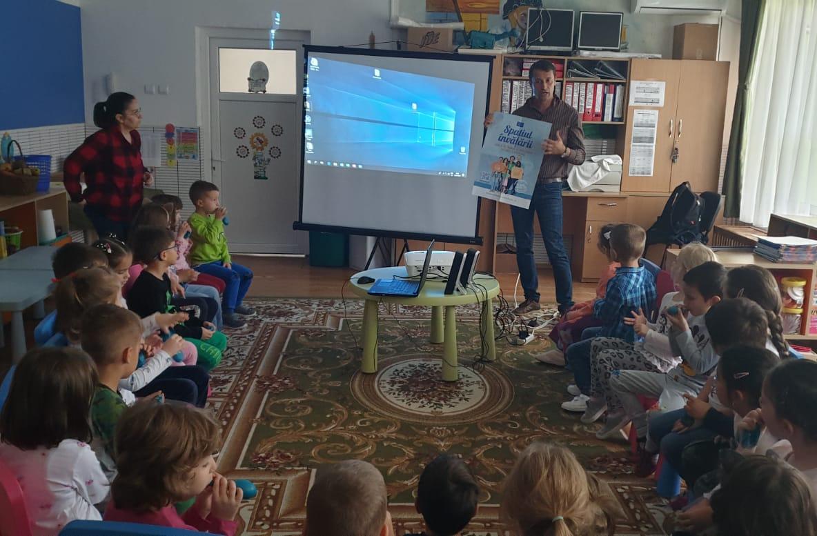 Campania Ecotic „Oraşe Curate”, la Haţeg. Locuitorii pot scăpa de aparatele electrice și electronice uzate