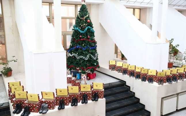 Alături de sărmani