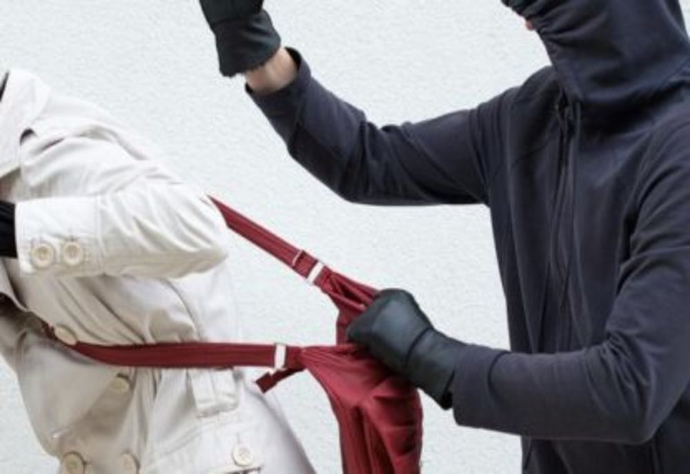 Tâlhărită în parc de un copil minor