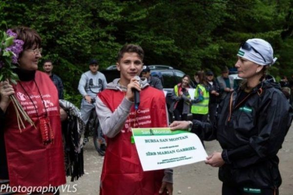 Sportivii petrileni primesc burse din partea Asociației San Montan