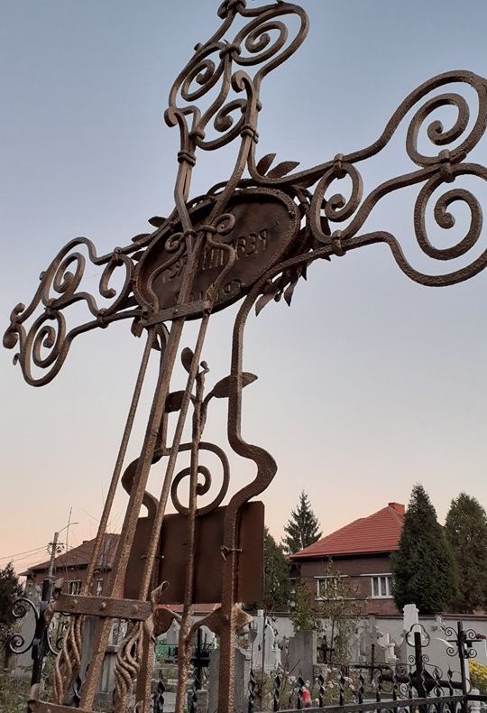 Mormântul eroilor din Petrila, curățat de voluntari