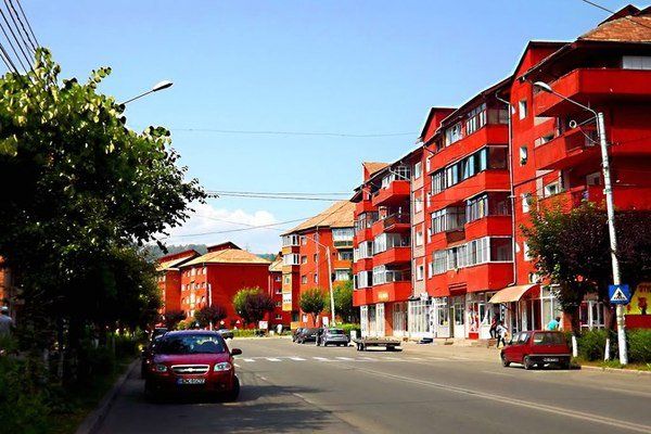 Circulația rutieră pe strada principală din Petrila, închisă