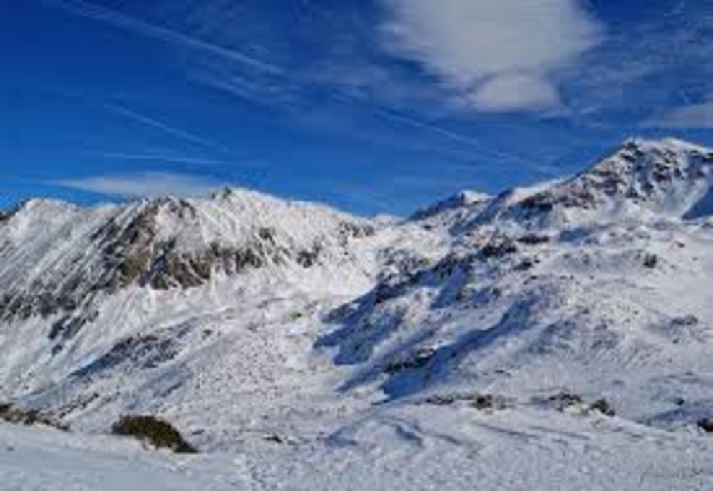 Pericol de avalanșe la peste 1.600m în masivele Retezat și Vâlcan